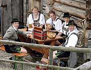 Musikalisch geht es zu am Muttertag auf der Glentleiten (Foto: Bezirk Oberbayern)